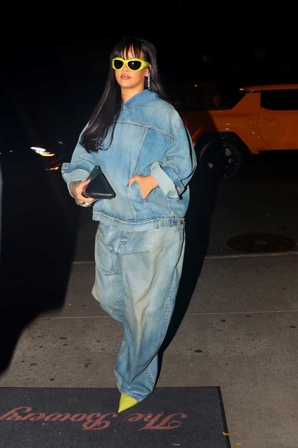 Khai tử quần skinny jeans, Gen Z đưa quần baggy lên ngôi