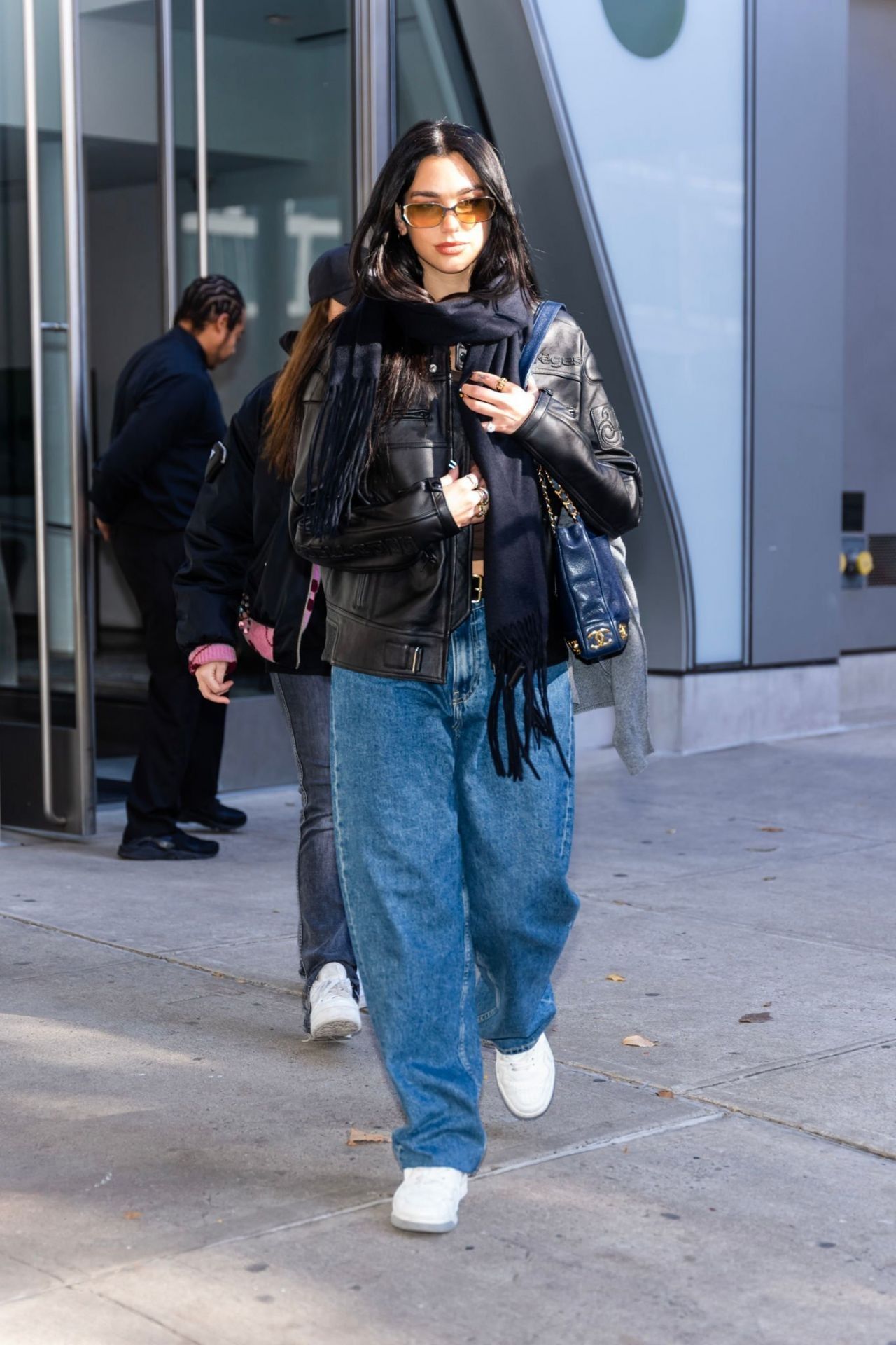 Khai tử quần skinny jeans, Gen Z đưa quần baggy lên ngôi
