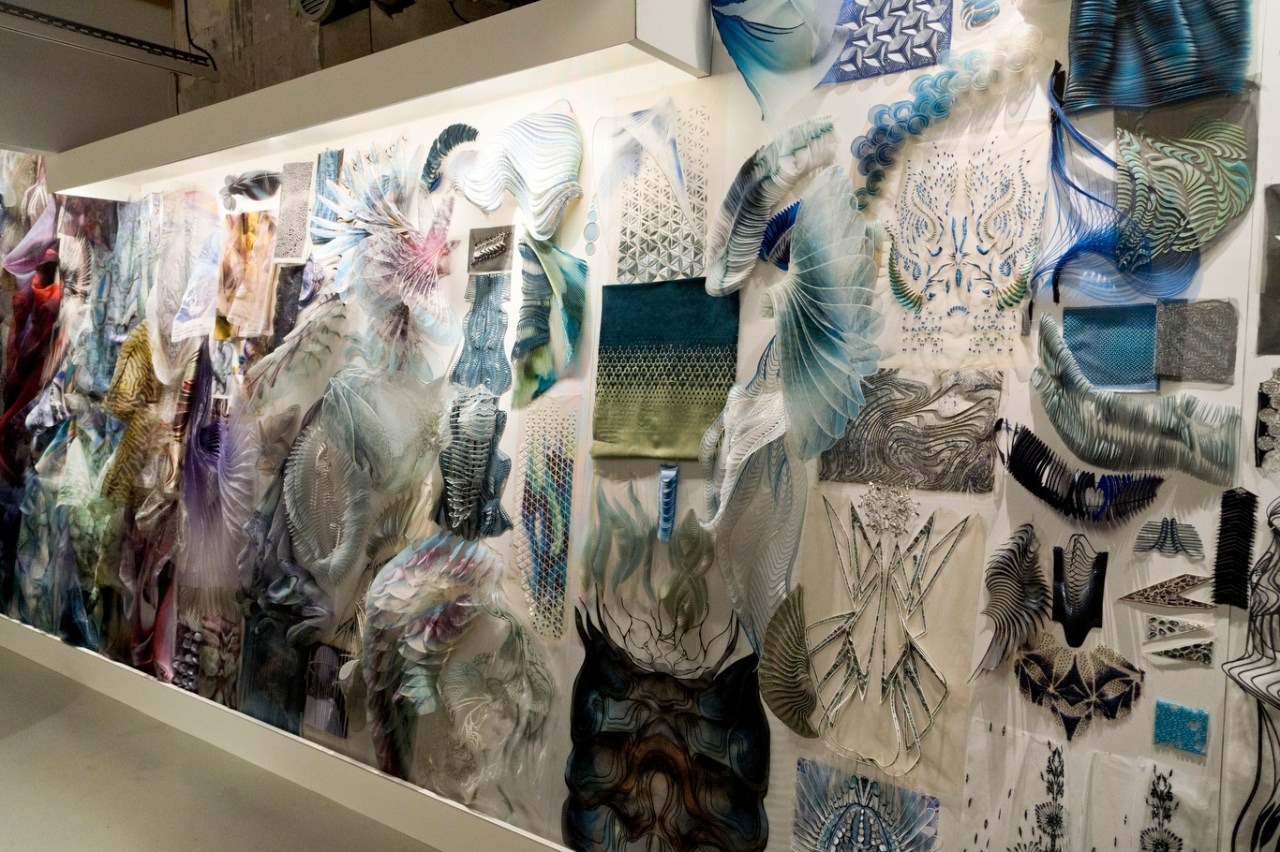 Triển lãm “Iris van Herpen: Sculpting the Senses” ở bảo tàng Pháp