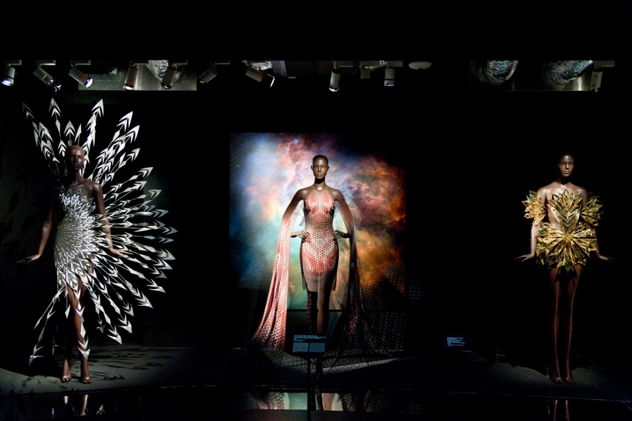 Triển lãm “Iris van Herpen: Sculpting the Senses” ở bảo tàng Pháp