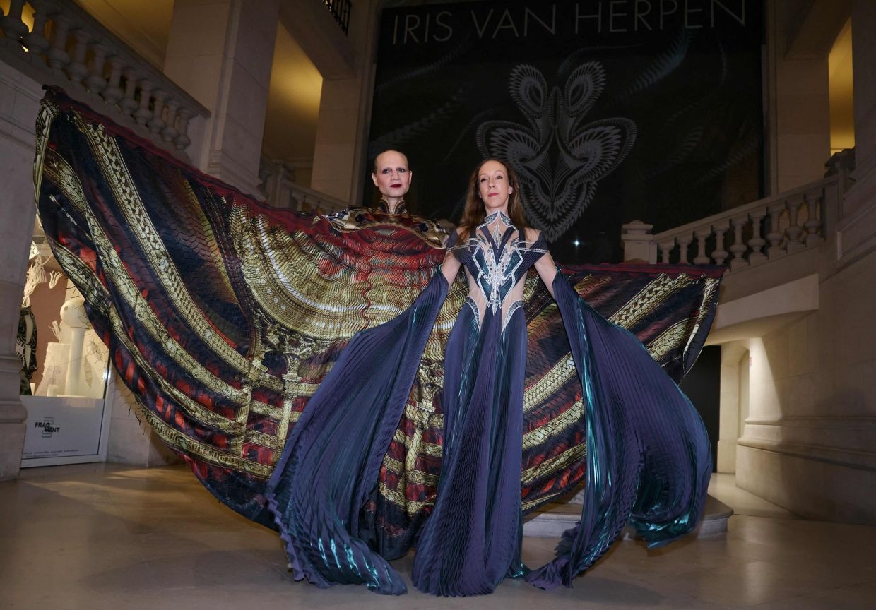 Triển lãm “Iris van Herpen: Sculpting the Senses” ở bảo tàng Pháp
