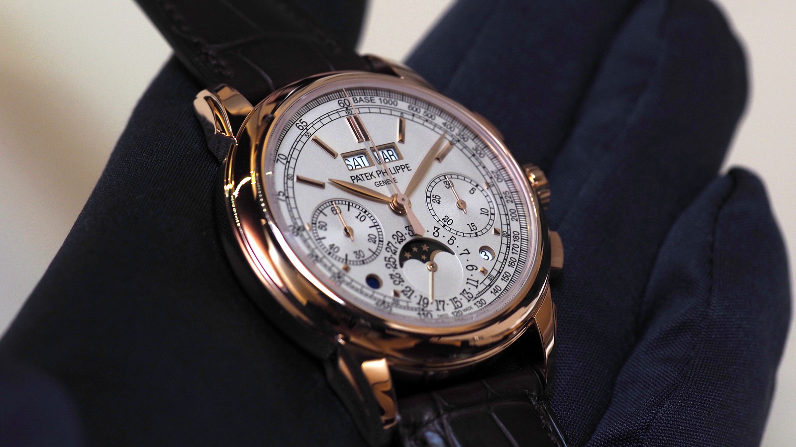 Cách phân biệt đồng hồ Patek Philippe chính hãng