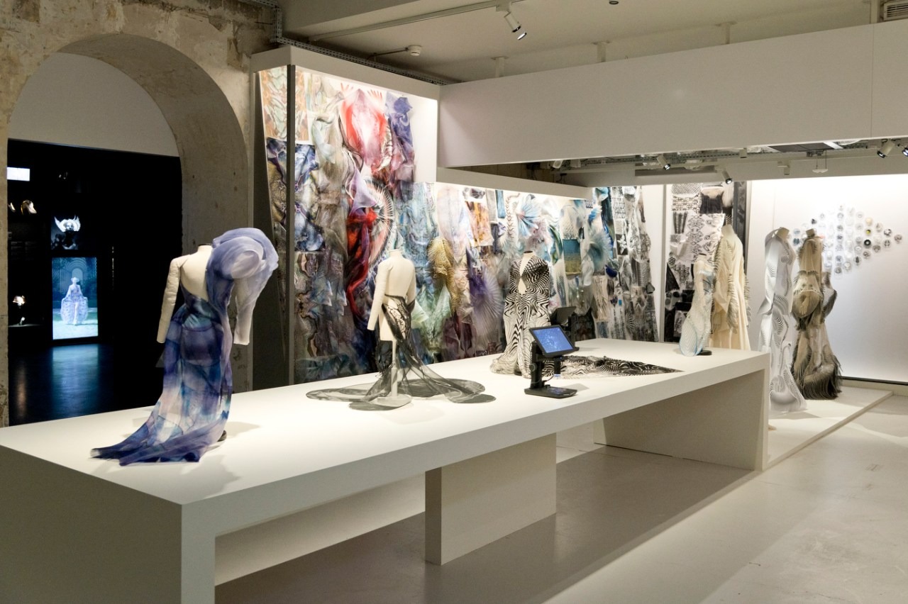 Triển lãm “Iris van Herpen: Sculpting the Senses” ở bảo tàng Pháp