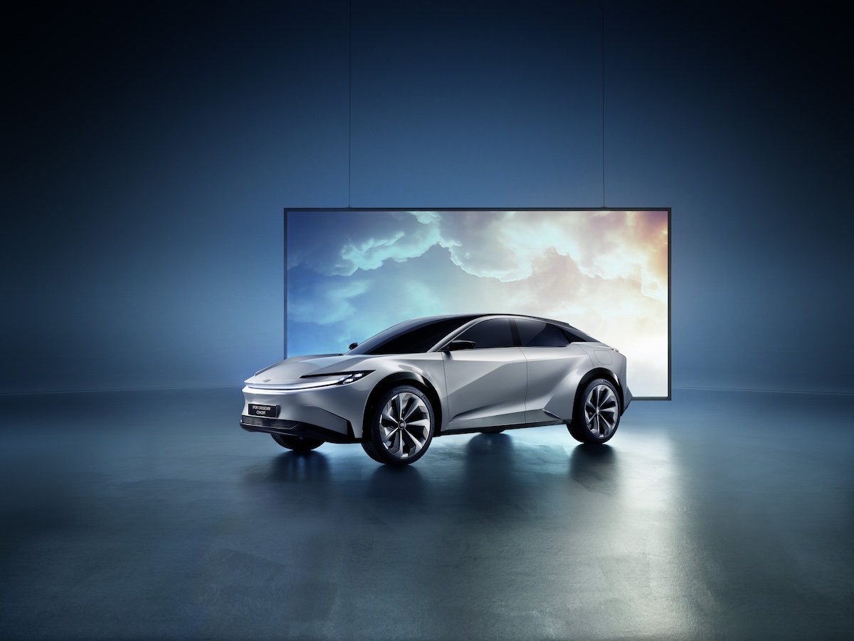 Chính thức trình làng xe điện Toyota Sport Crossover Concept thiết kế sành điệu
