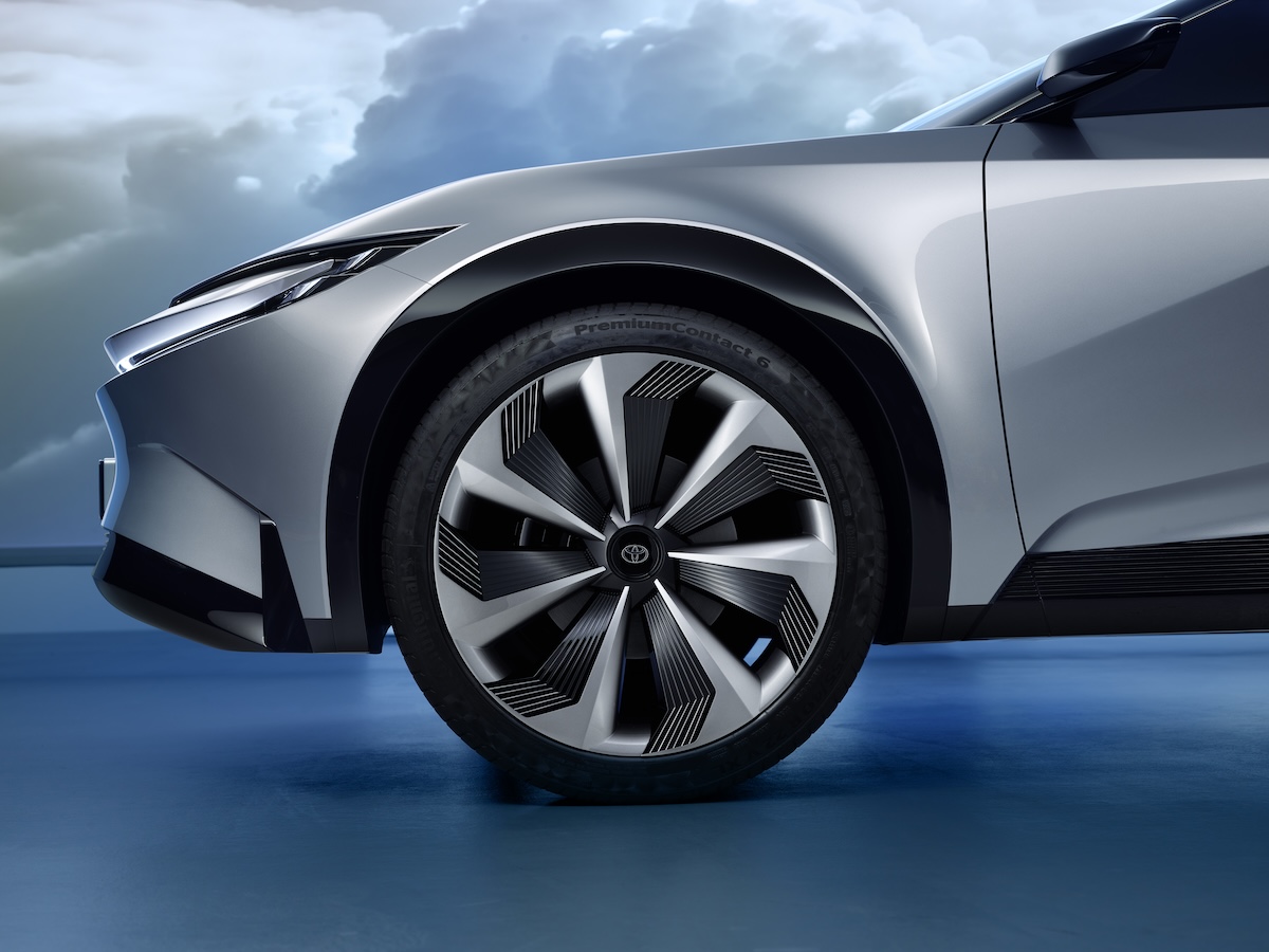 Chính thức trình làng xe điện Toyota Sport Crossover Concept thiết kế sành điệu