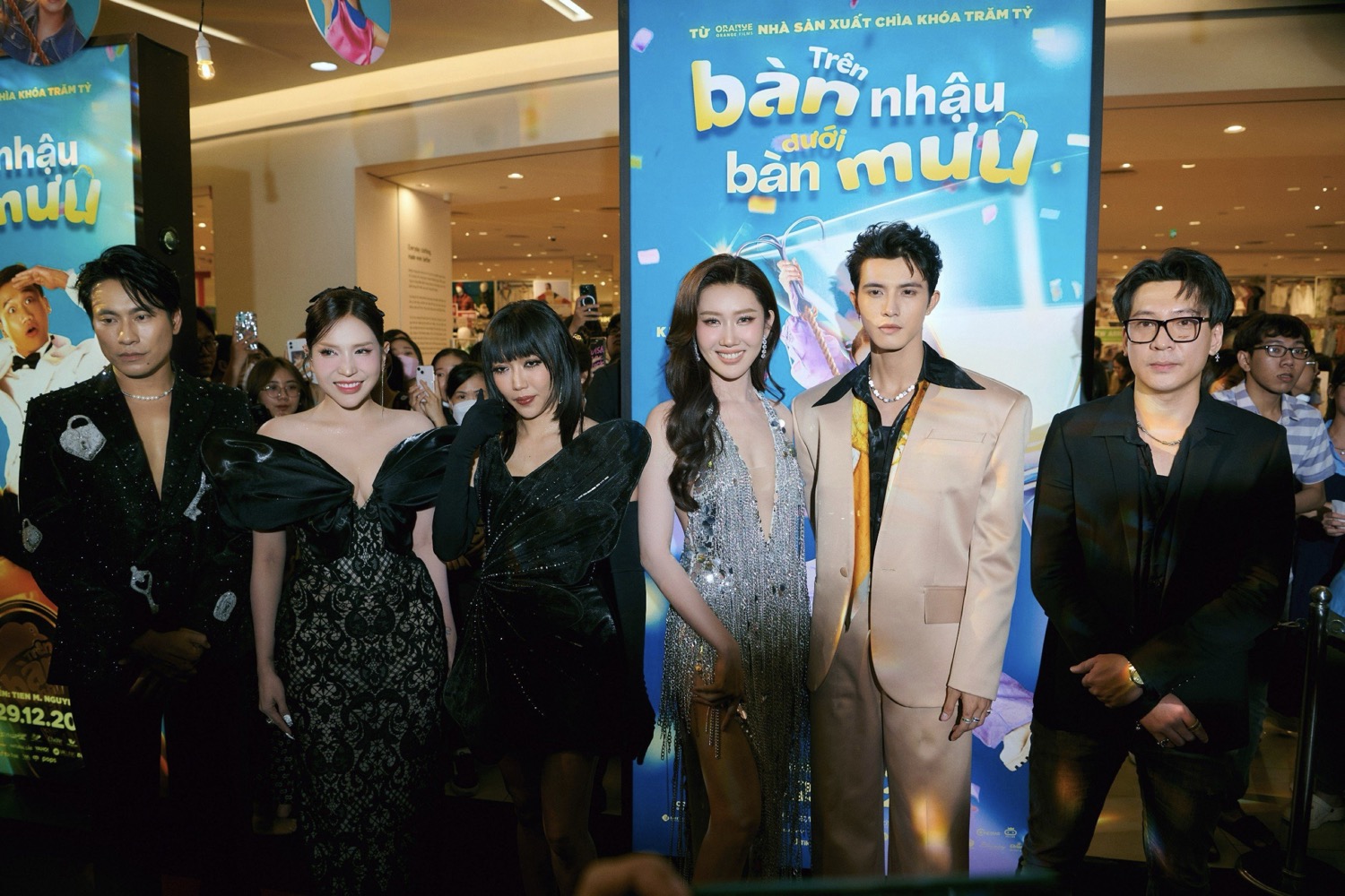 Trên Bàn Nhậu Dưới Bàn Mưu