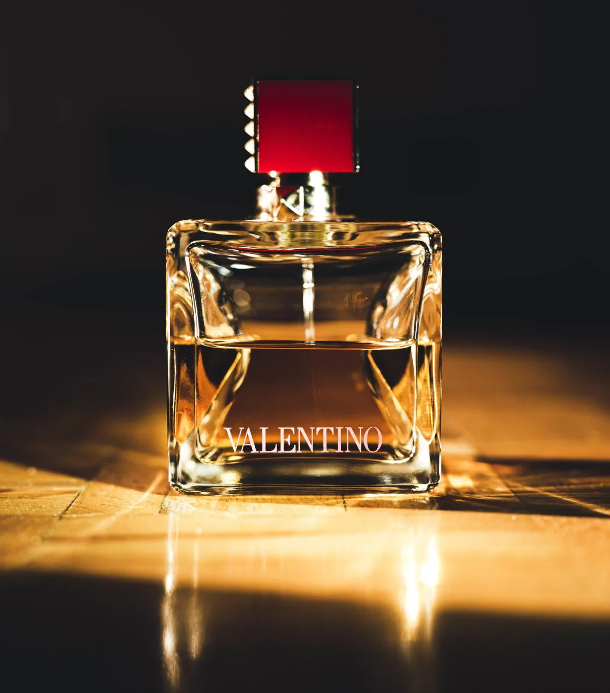 Top-10-chai-nuoc-hoa-Valentino-duoc-ua-chuong-nhat-8.webp