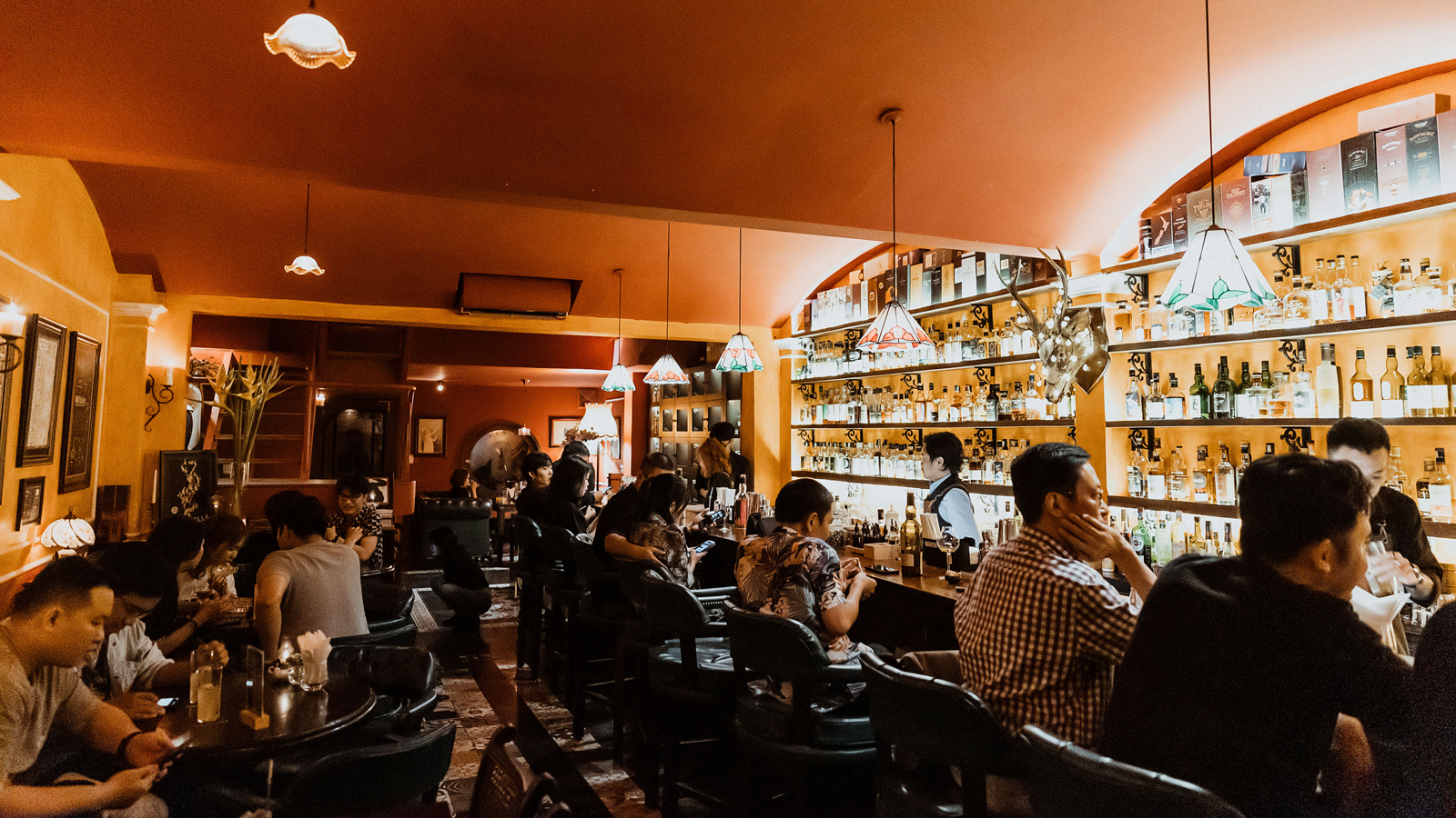 Những quán bar phong cách đất Sài thành
