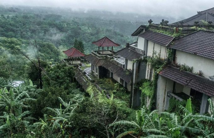 Bí ẩn khách sạn cao cấp PI Bedugul Taman Rekreasi chưa từng đón khách