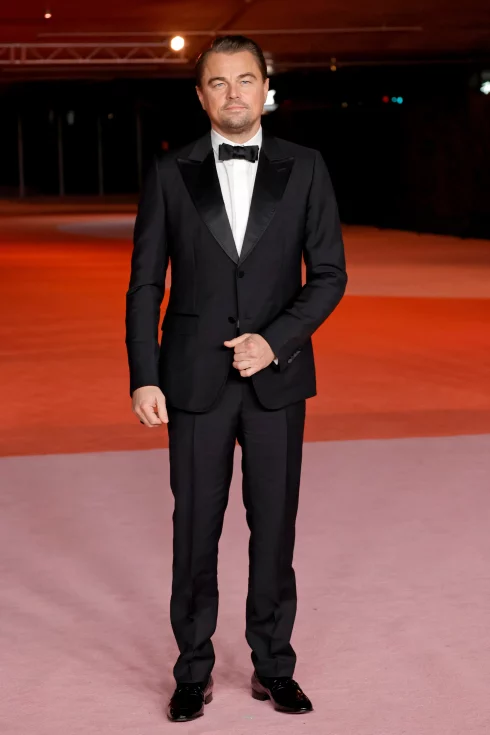 leo-490x735.webp