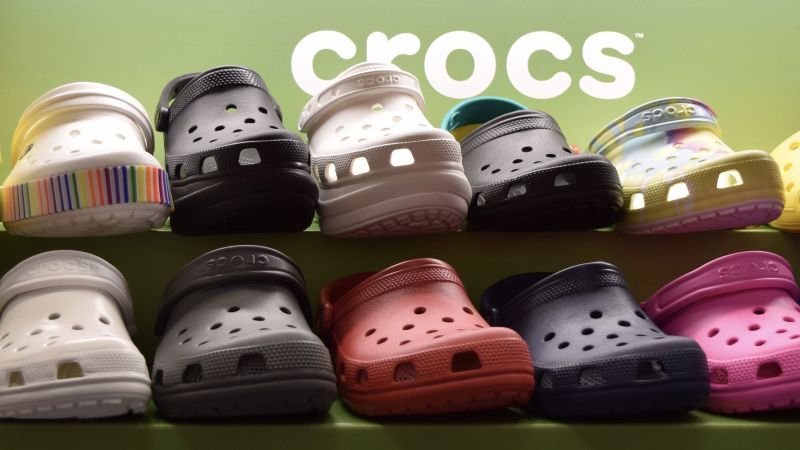 Chọn đôi dép Crocs và những lưu ý cần biết trước khi mua
