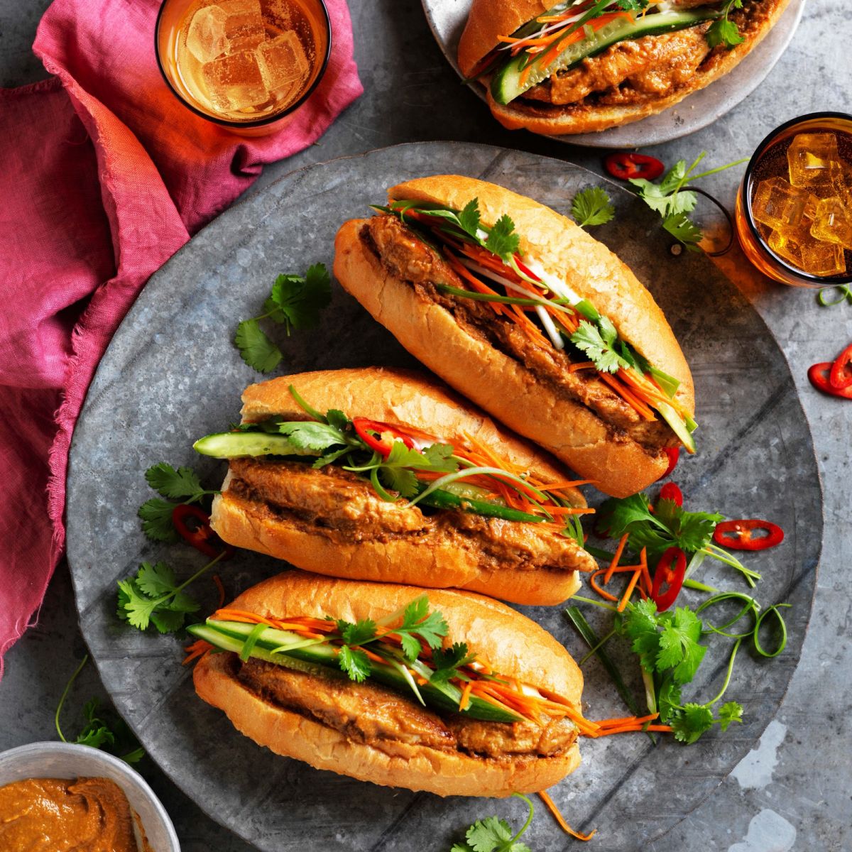 Món bánh mì kiểu Việt Nam khi sang nước ngoài cũng có nhiều sự kết hợp thú vị, mới mẻ.