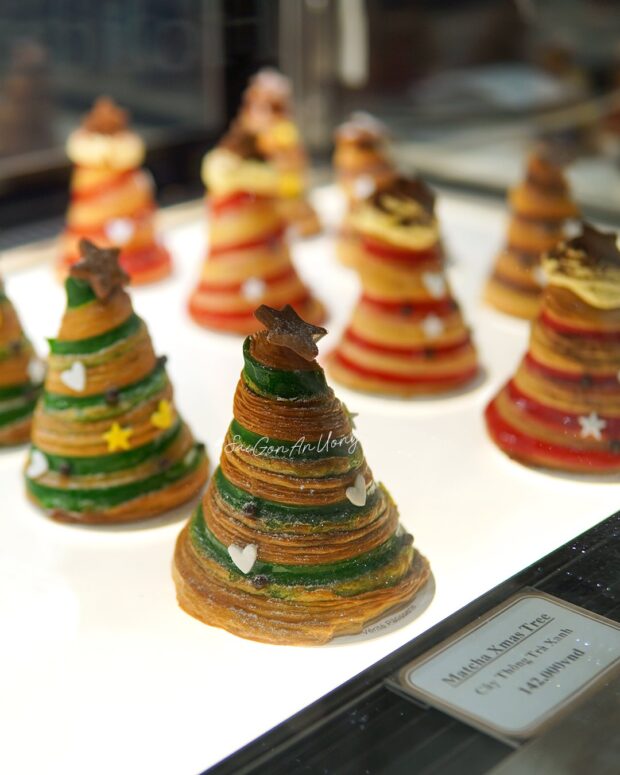 Bộ 3 Xmas Tree với các lựa chọn nhân hấp dẫn là Green Tea, Tiramisu & Chocolate