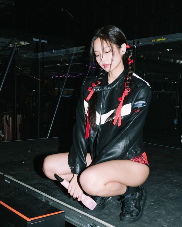idol nữ đụng trang phục Jennie