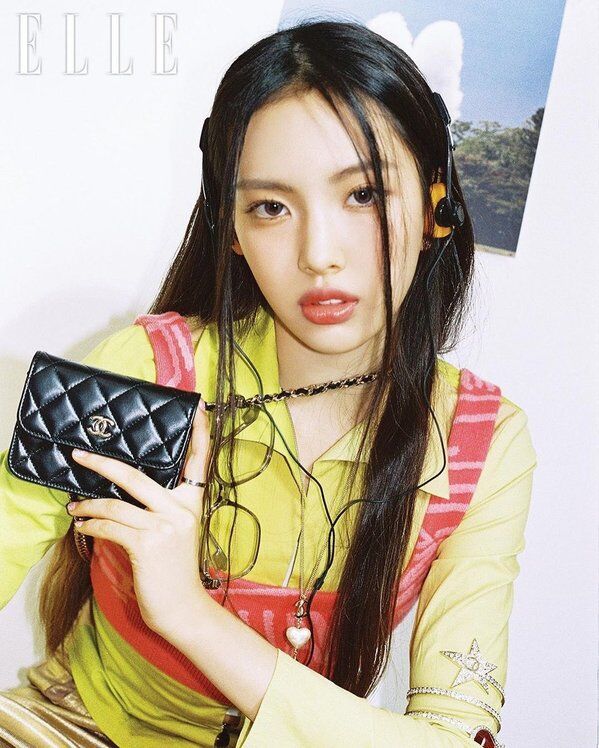 idol nữ đụng trang phục Jennie