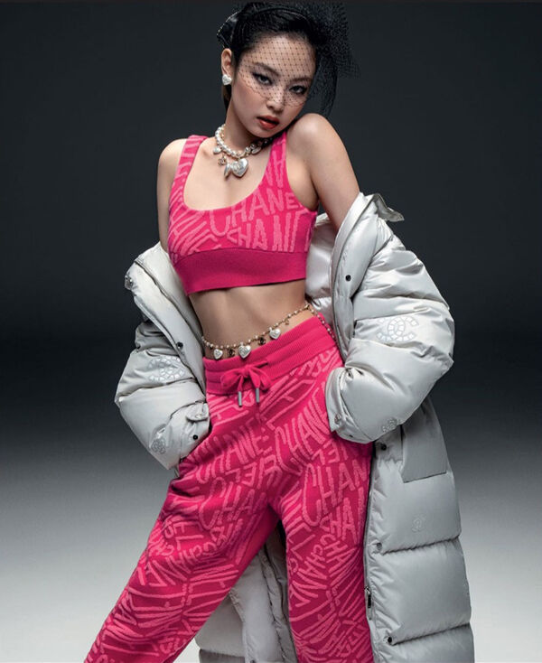 idol nữ đụng trang phục Jennie