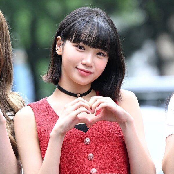 idol nữ đụng trang phục Jennie