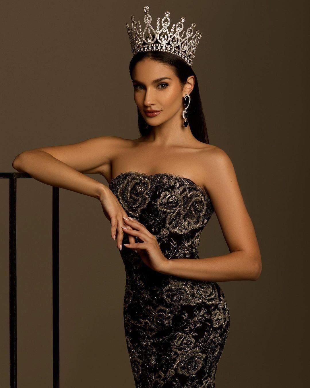 Brazil đăng quang Miss Charm