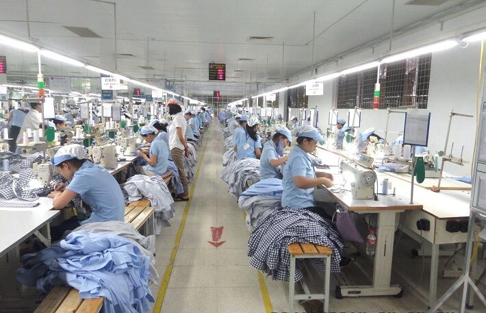 hình ảnh sản xuất tại Công ty CP May Đức Giang