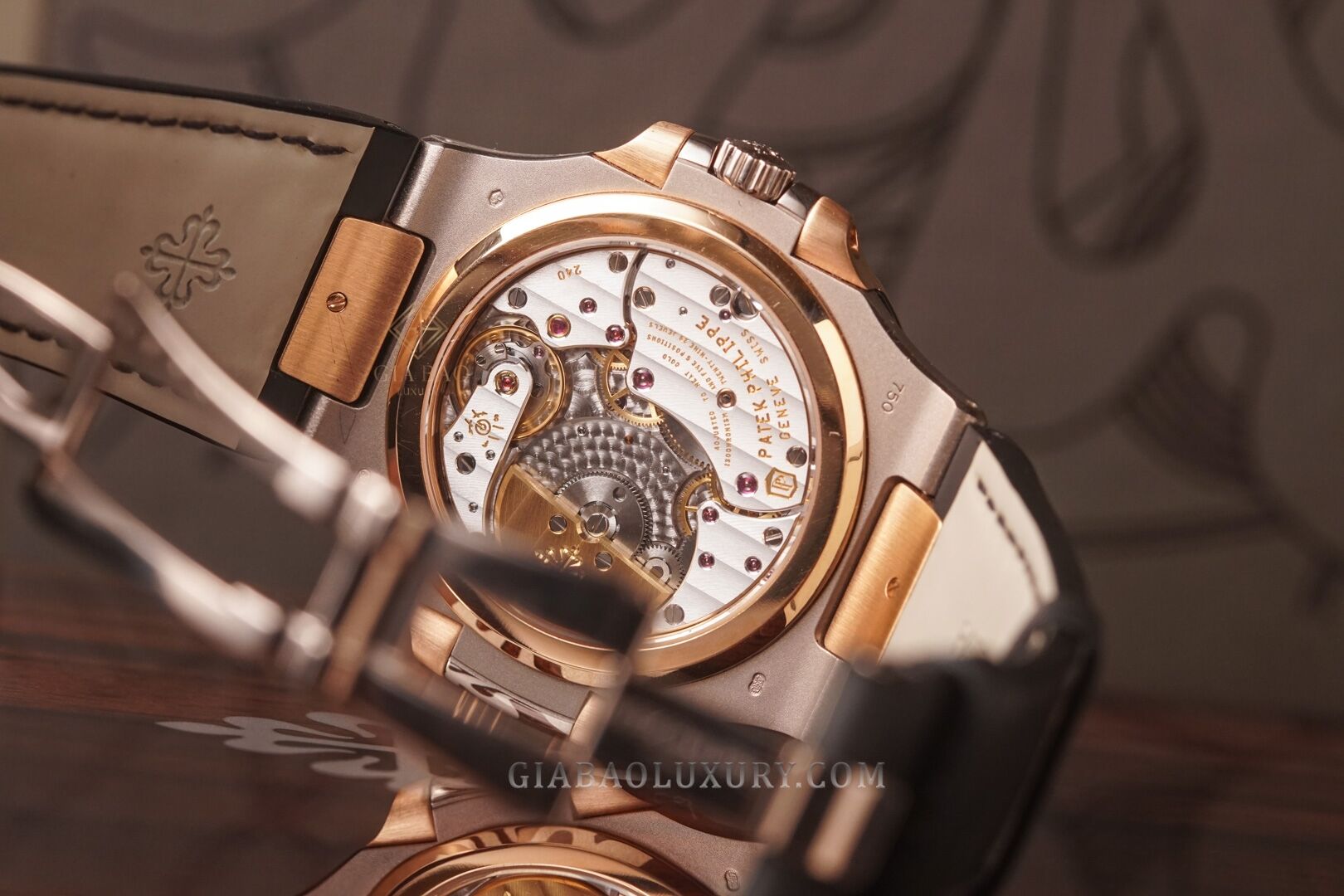 patek-5712-gr-10-of-15.jpg?v=1640140547322
