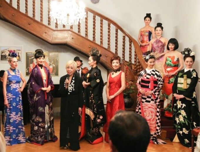 02-Kimono-Ao-dai-Fashion-Show-6995-1677140910.jpg?w=680&h=0&q=100&dpr=1&fit=crop&s=JDniNm7GHB6moNYzL6P8pA