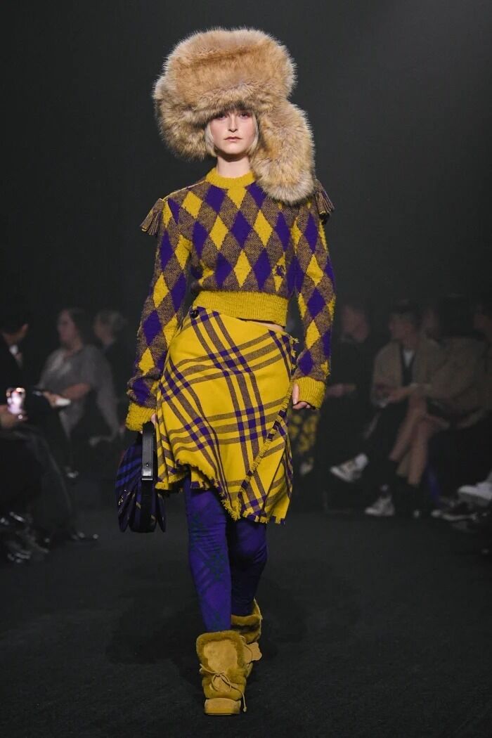 burberry-fall-2023-15-1676945649.jpg?w=1200&h=0&q=100&dpr=1&fit=crop&s=voWHuORDFhRUznnY-L0XQg