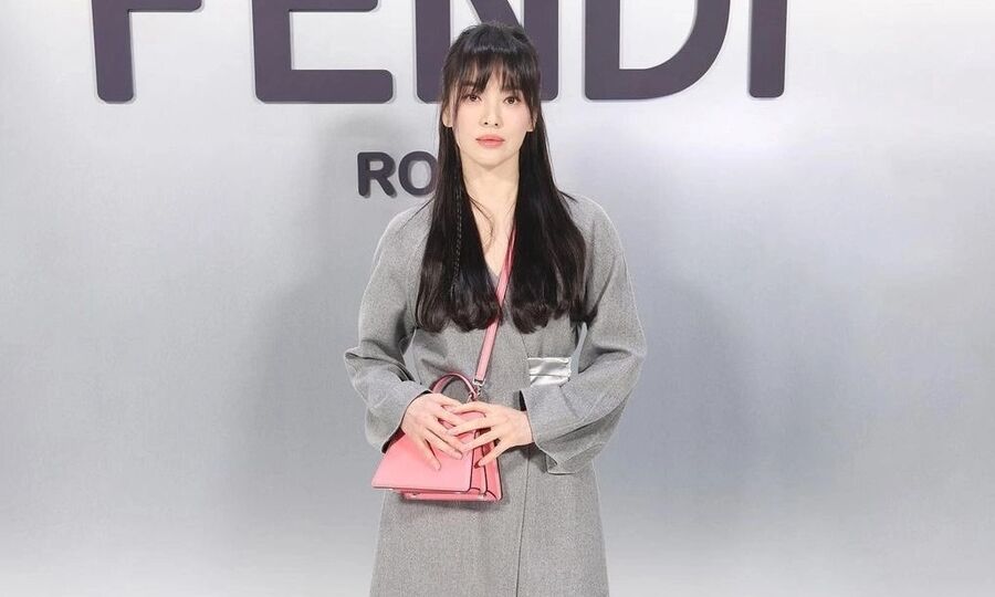 Song Hye Kyo ở show Fendi Thu Đông 2023 (video: Bang_ind3)