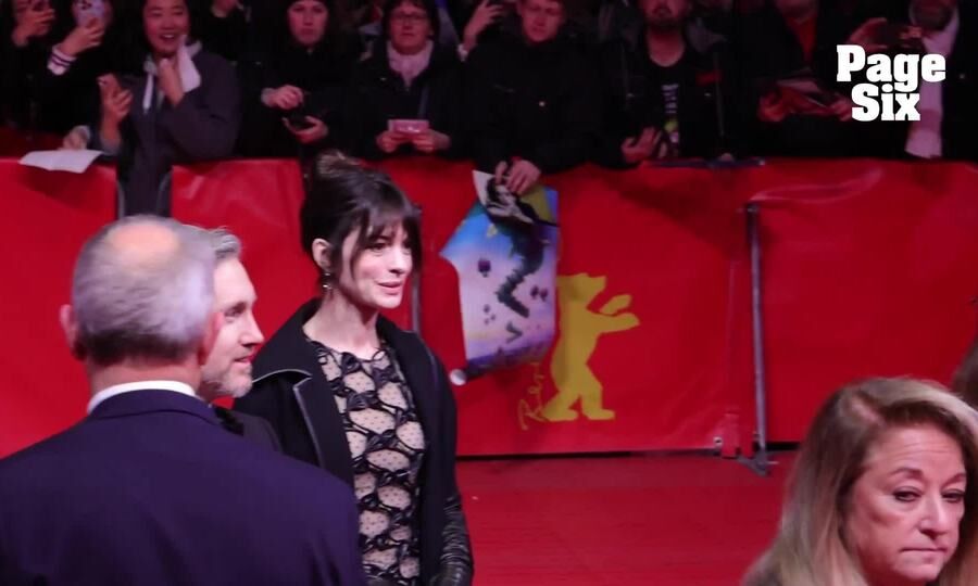 Anne Hathaway ở Liên hoan phim Berlin 2023 (video: PageSix)