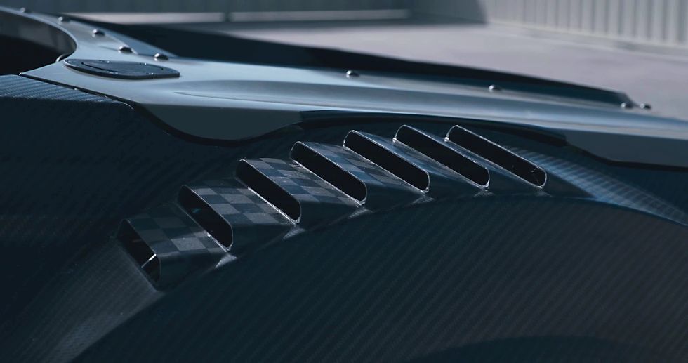 Thân xe mở rộng và được làm từ carbon của Honda CR-V phiên bản xe đua