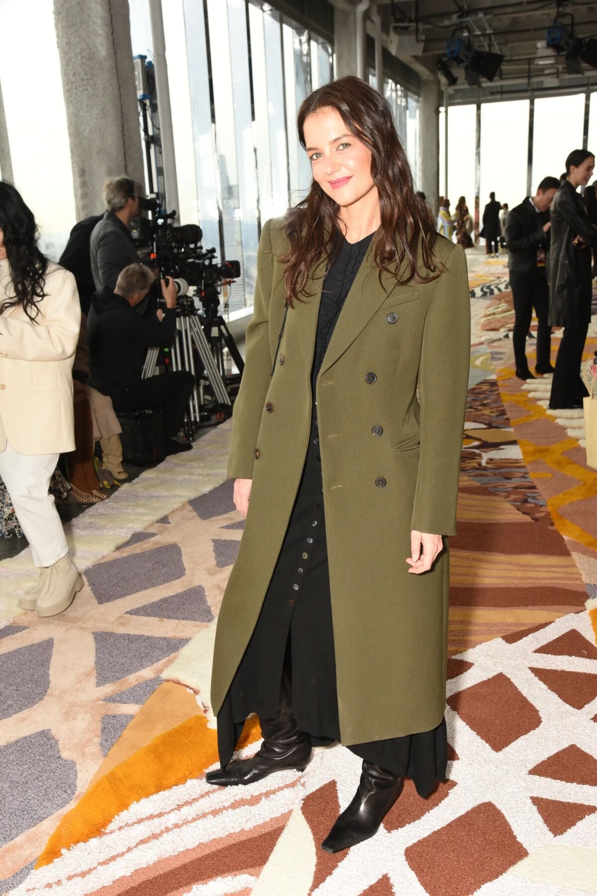 Katie-Holmes-1676532541.jpg?w=1200&h=0&q=100&dpr=1&fit=crop&s=p7cCDAZ1EAvp6L54LJ1wKg