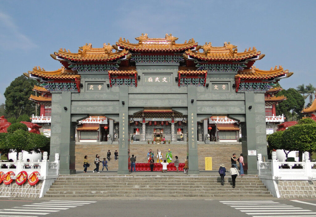 Miếu Văn Võ ivivu 1