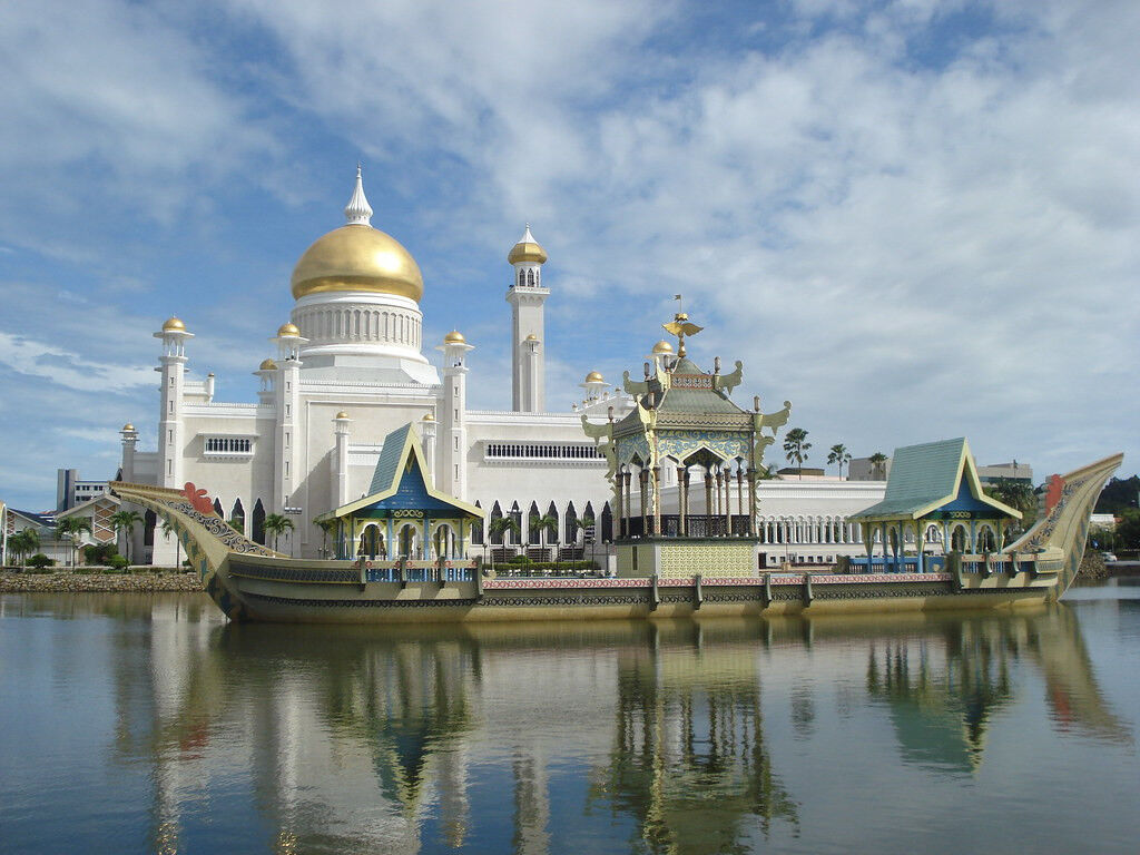 Sultan Omar Ali Saifuddin ivivu 1