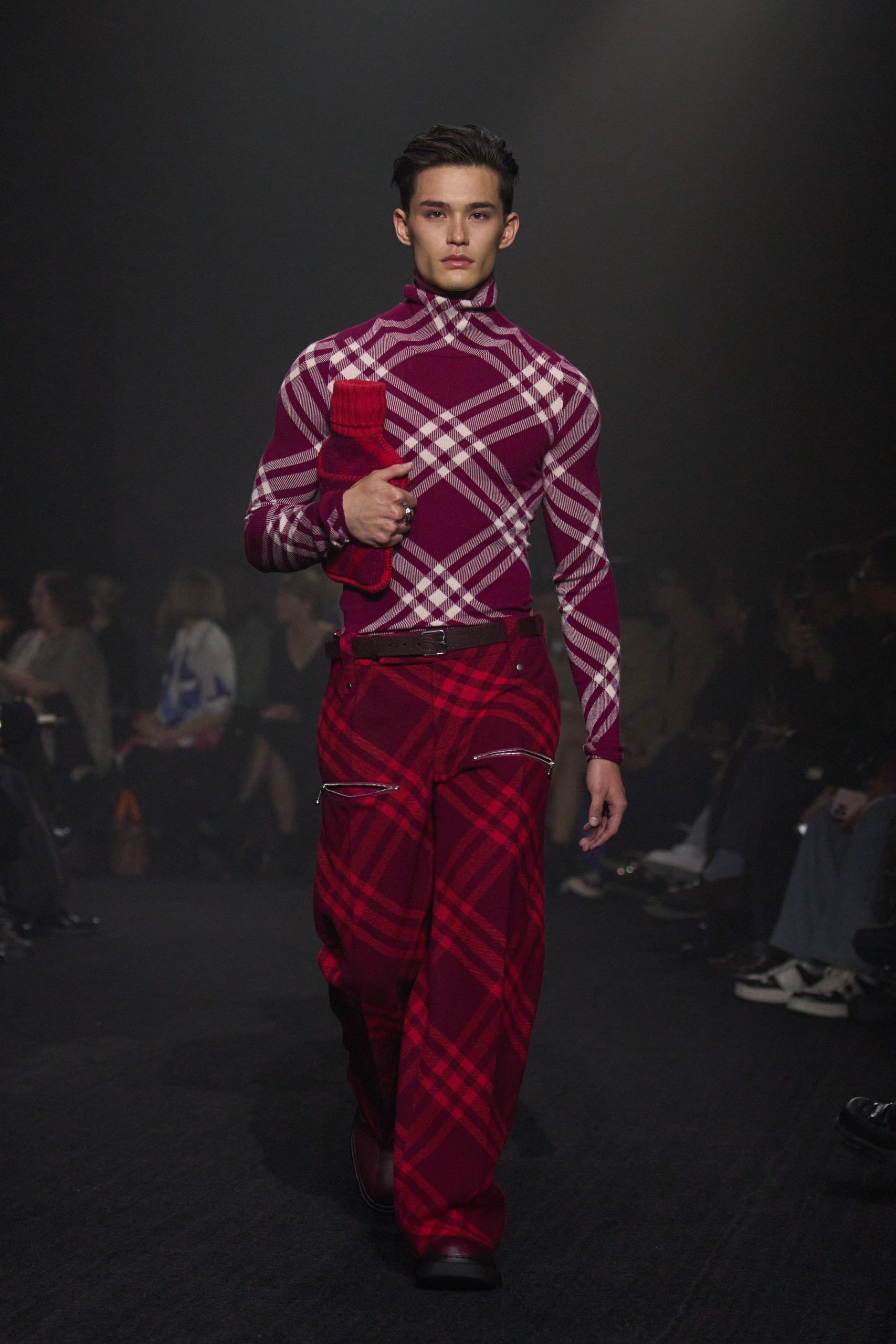 00011-burberry-fall-2023-ready-to-wear-credit-gorunway-scaled.jpg