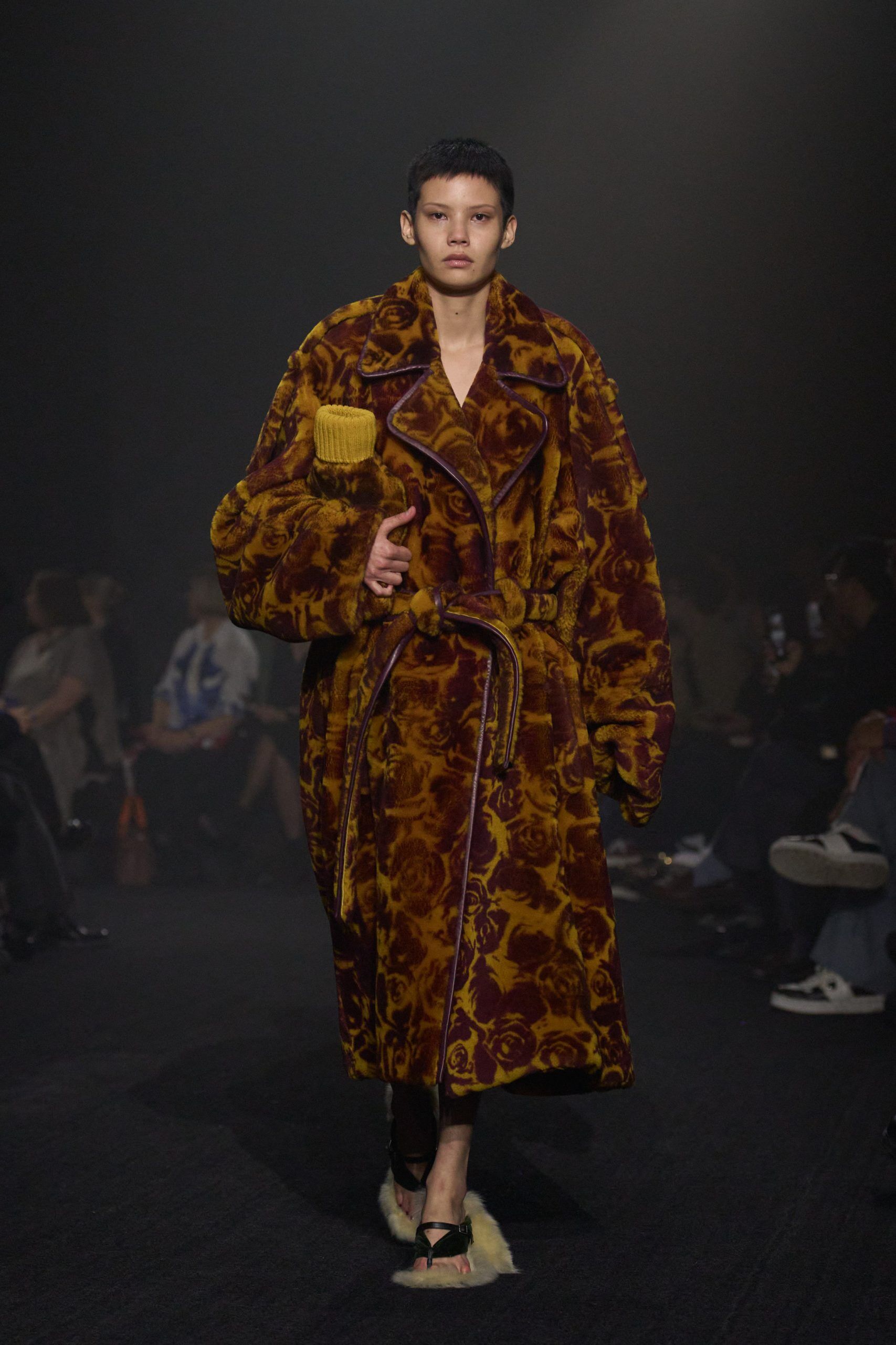 00052-burberry-fall-2023-ready-to-wear-credit-gorunway-scaled.jpg