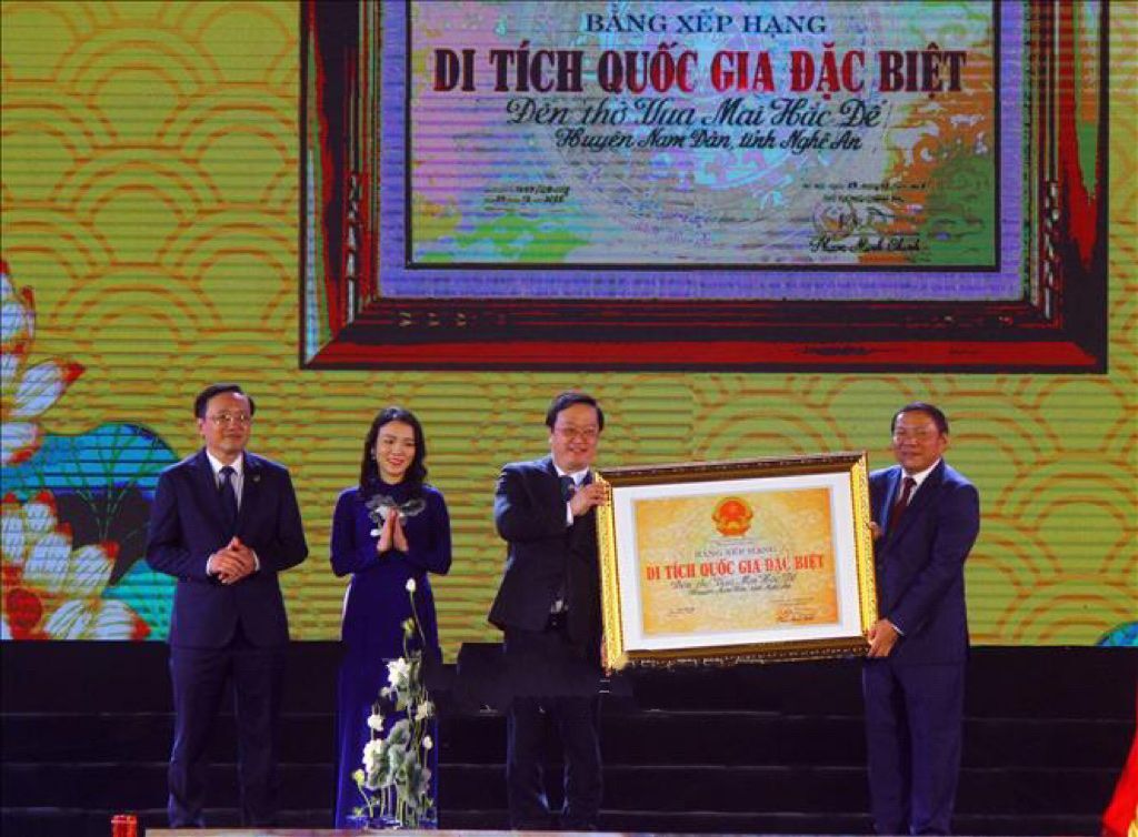Khai hội Lễ hội Đền Vua Mai