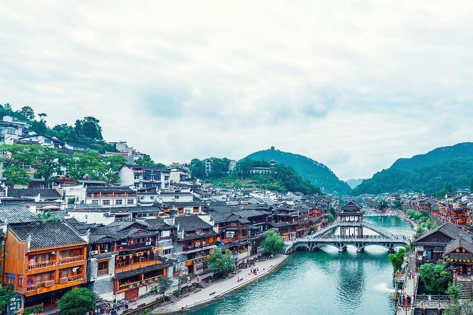 Phượng Hoàng Cổ Trấn
