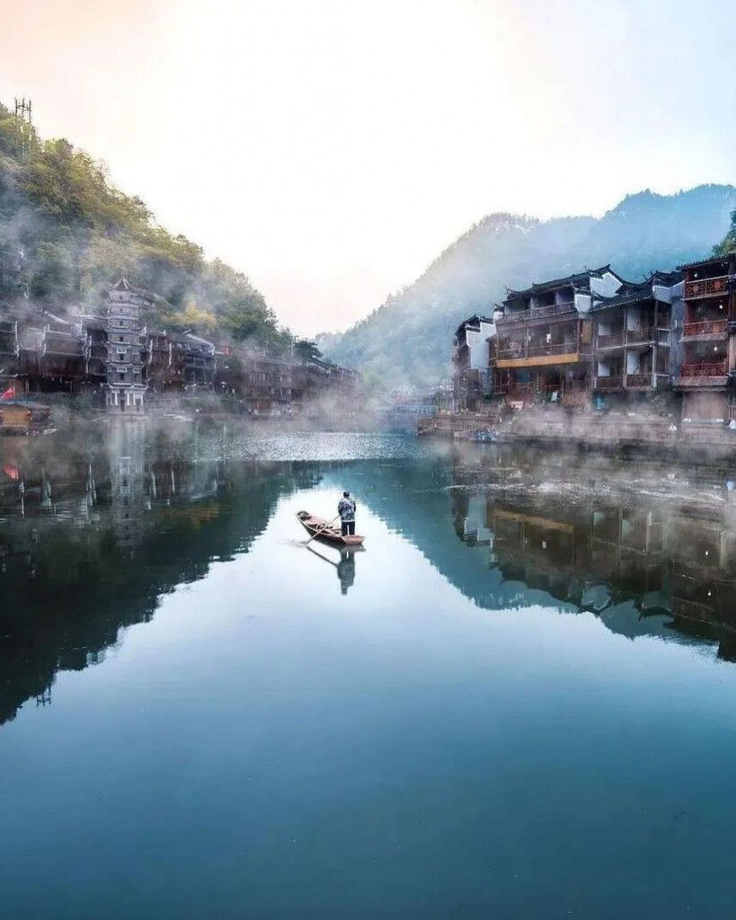 Phượng Hoàng Cổ Trấn
