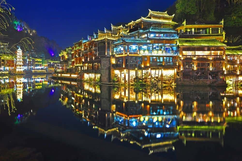 Tour Phượng Hoàng Cổ Trấn 2023 siêu hot chỉ hơn 7 triệu đồng