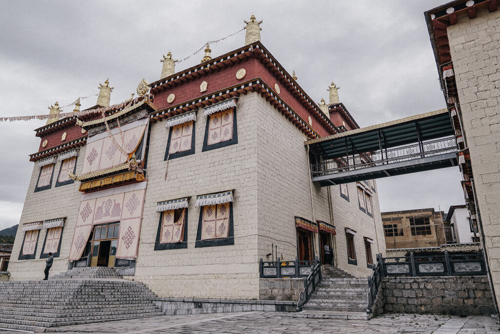 Tu -viện- Songzanlinsi-ivivu-1
