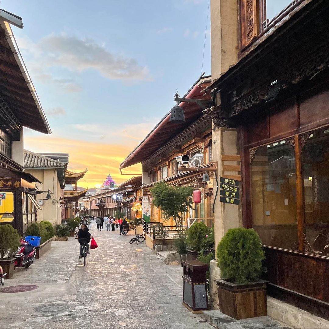 Phố cổ Dukezong ở Shangri-La. Ảnh: @hailinghailey.