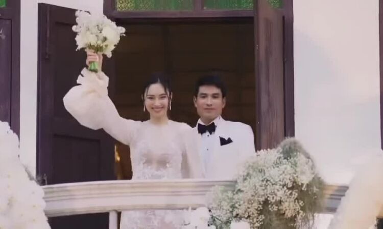 Ba bộ váy cưới của 'Hoa hậu chuyển giới đẹp nhất Thái Lan'