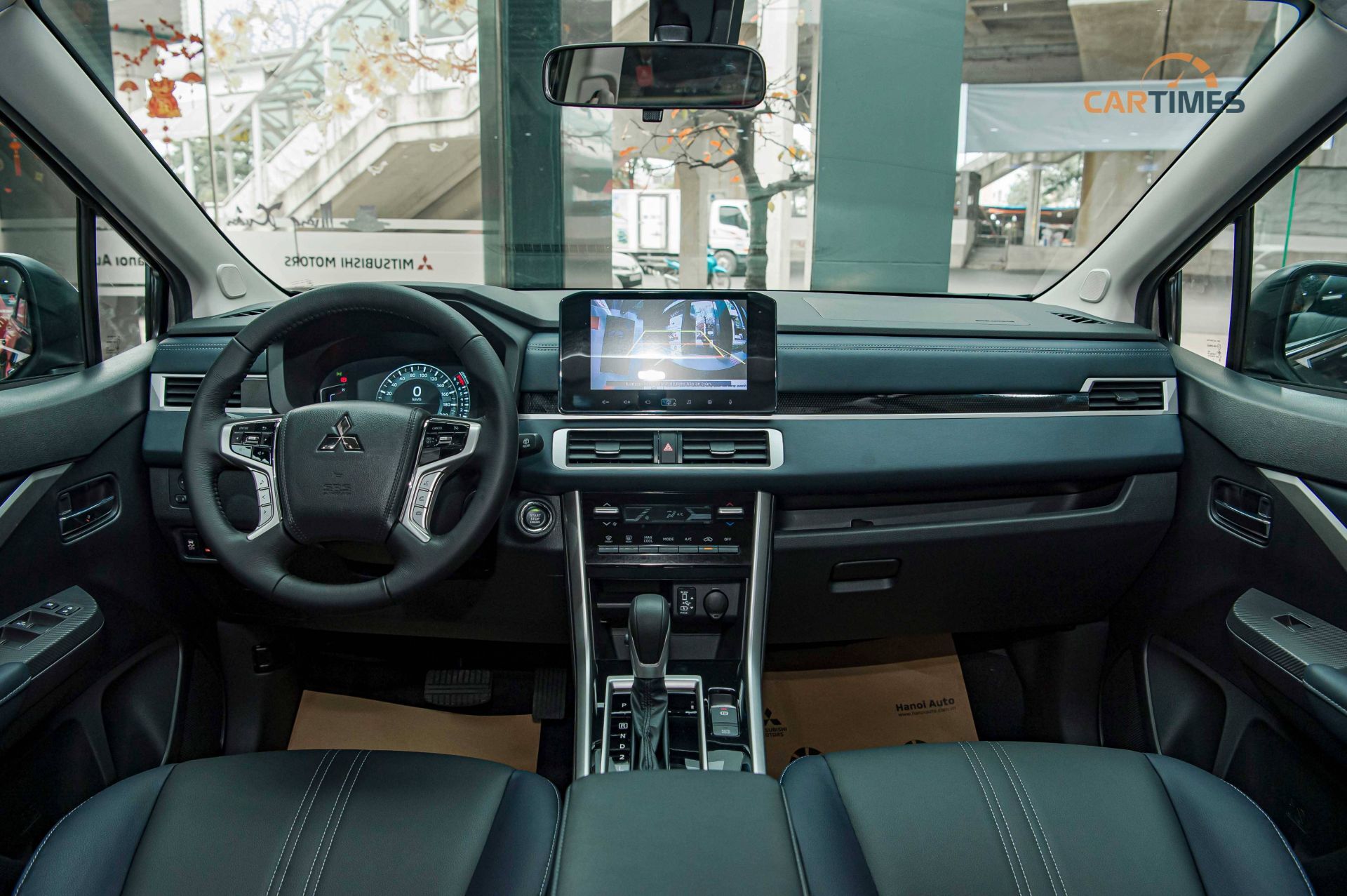 Hàng ghế trước của xe Mitsubishi Xpander Cross 2023