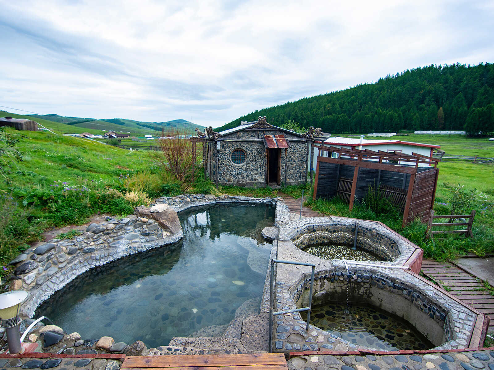 tsenkher-hot-spring-resort