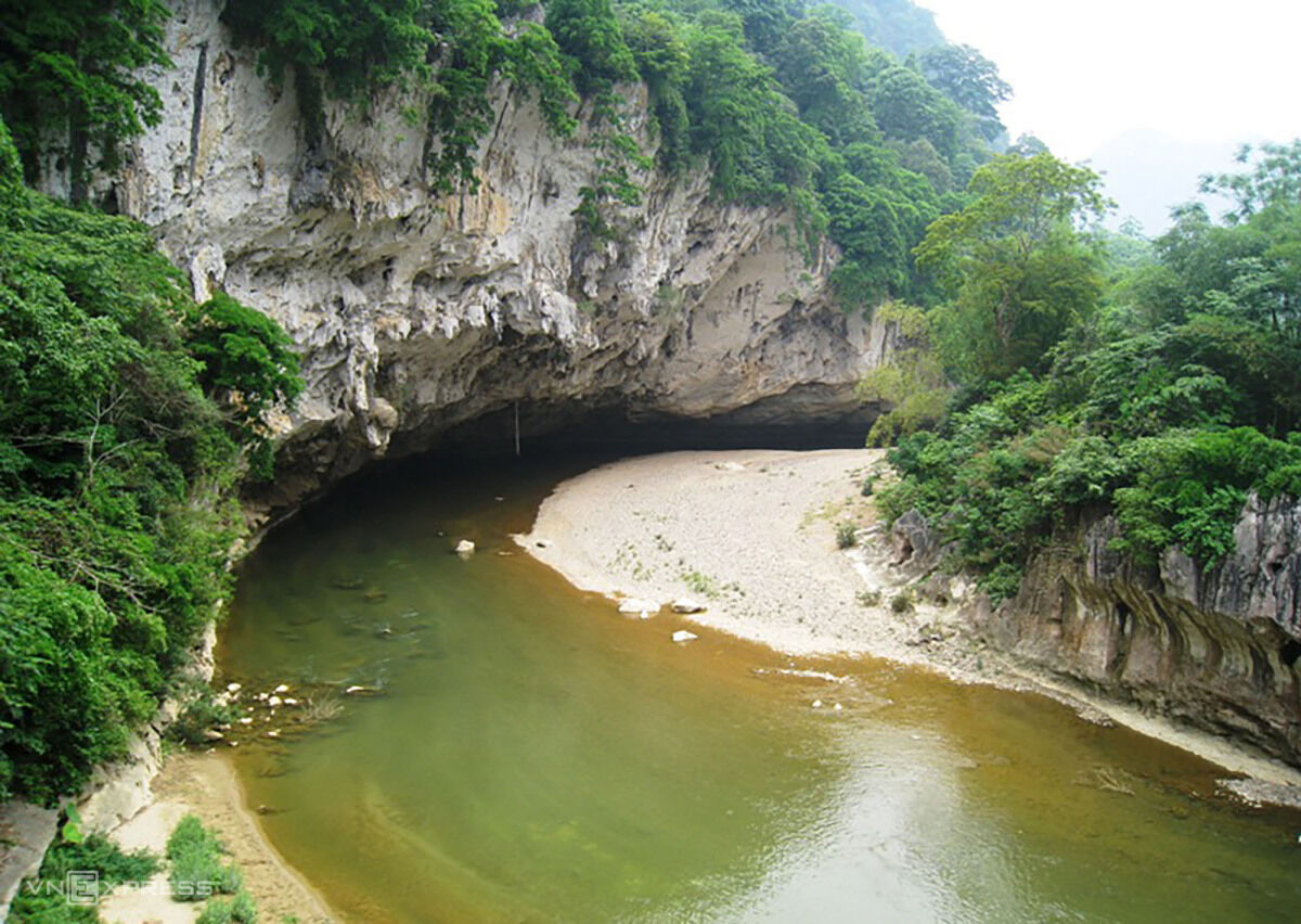 Hang-quan-tai-tren-dinh-nui-Quan-Hoa-20-1677148523.jpg?w=1200&h=0&q=100&dpr=1&fit=crop&s=frWl5OaTp3_t_8udyFk3qQ