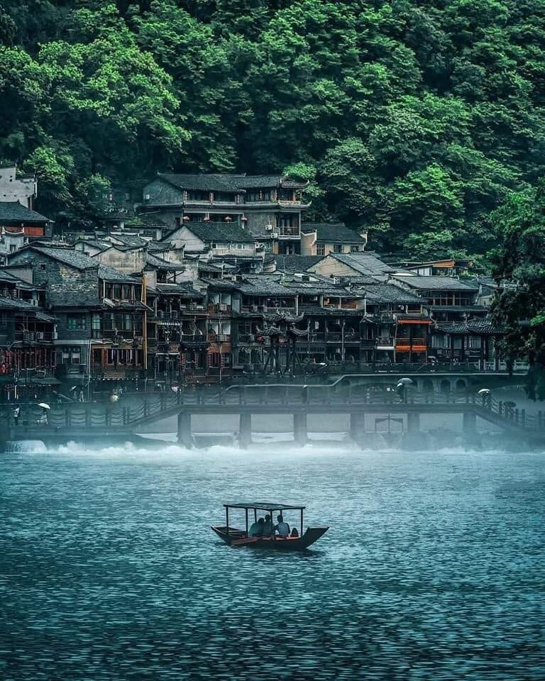 Phượng Hoàng cổ trấn ivivu 1
