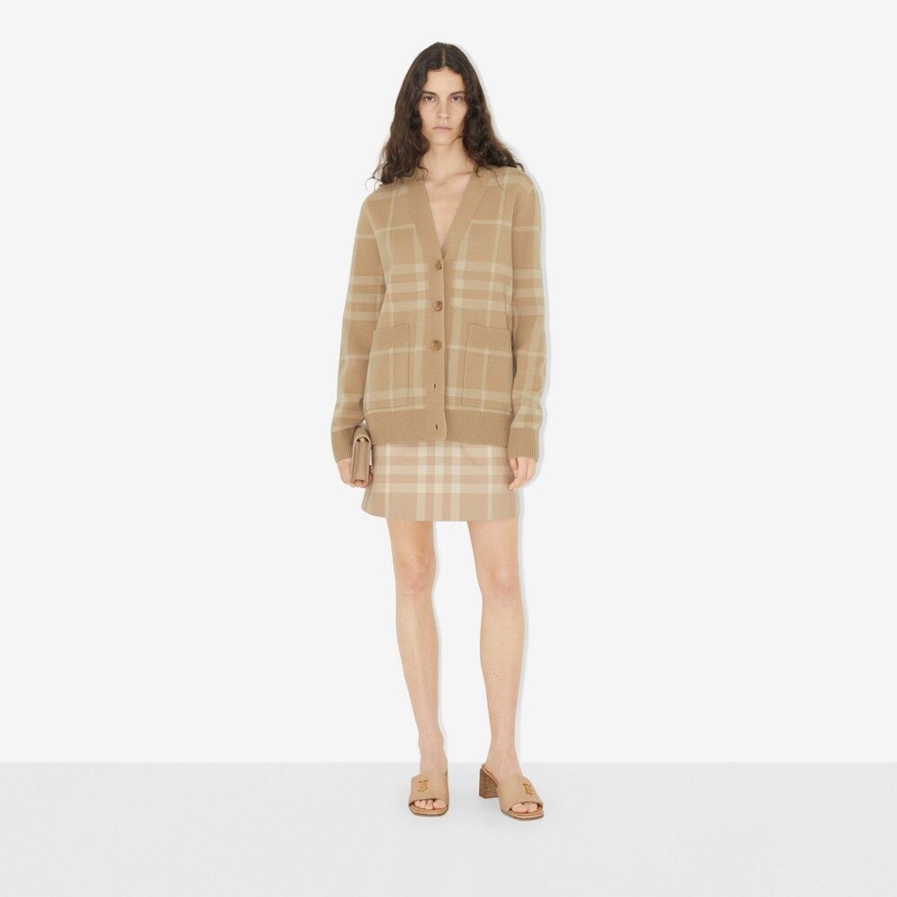BST Burberry Xuân Hè 2023
