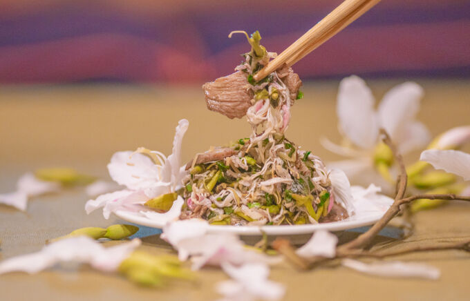Hoa ban xào thịt bò.