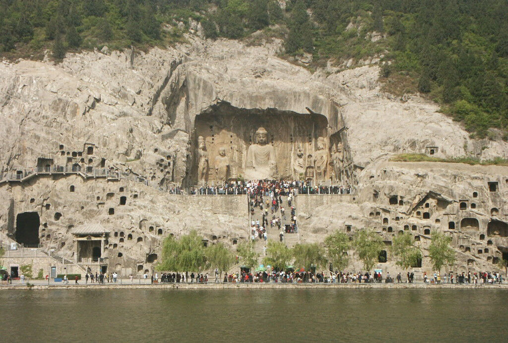 hang động Long Môn 