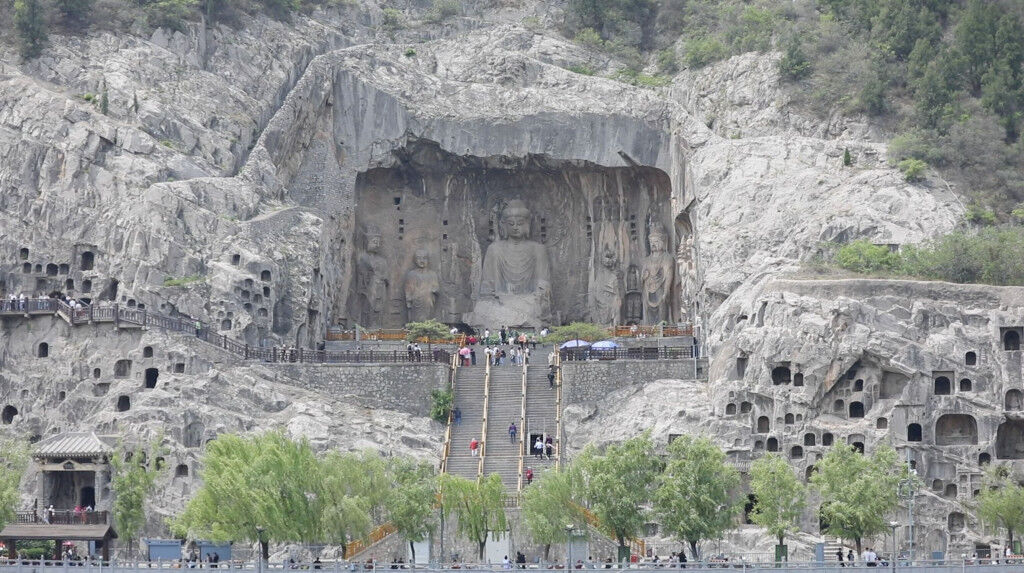 hang động Long Môn 