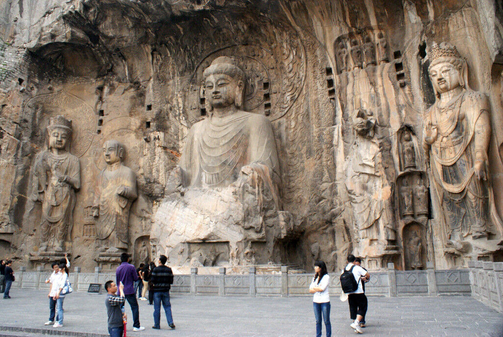 hang động Long Môn 